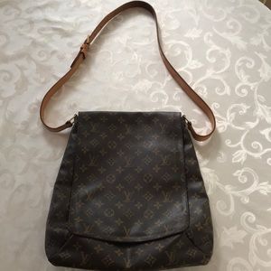 Louis Vuitton Messenger Bag - Musette Salsa Model